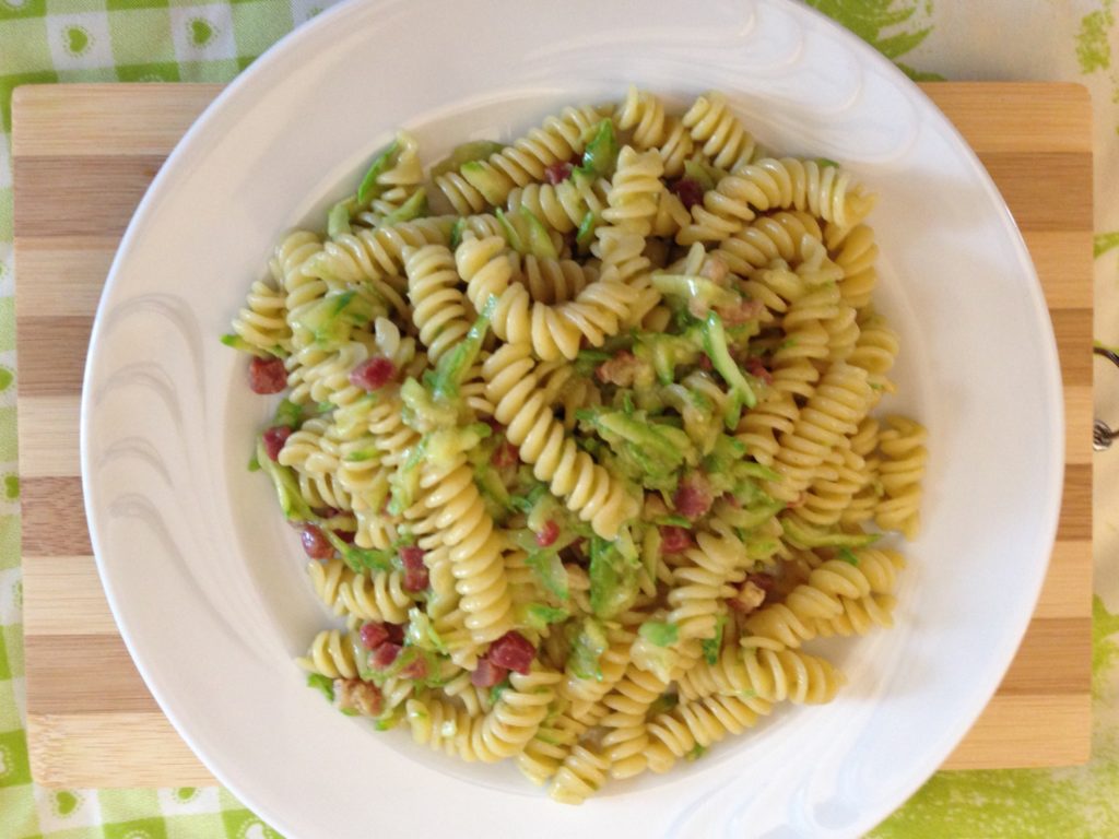 fusilli con zucchine e pancetta