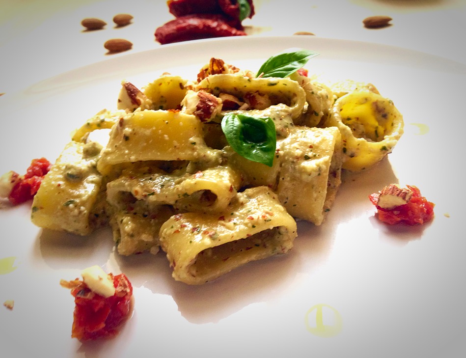 Calamarata al pesto di mandorle